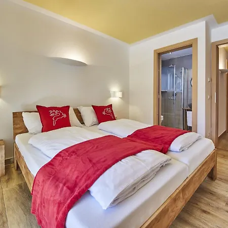 Modern Chalet With Sauna בקתה